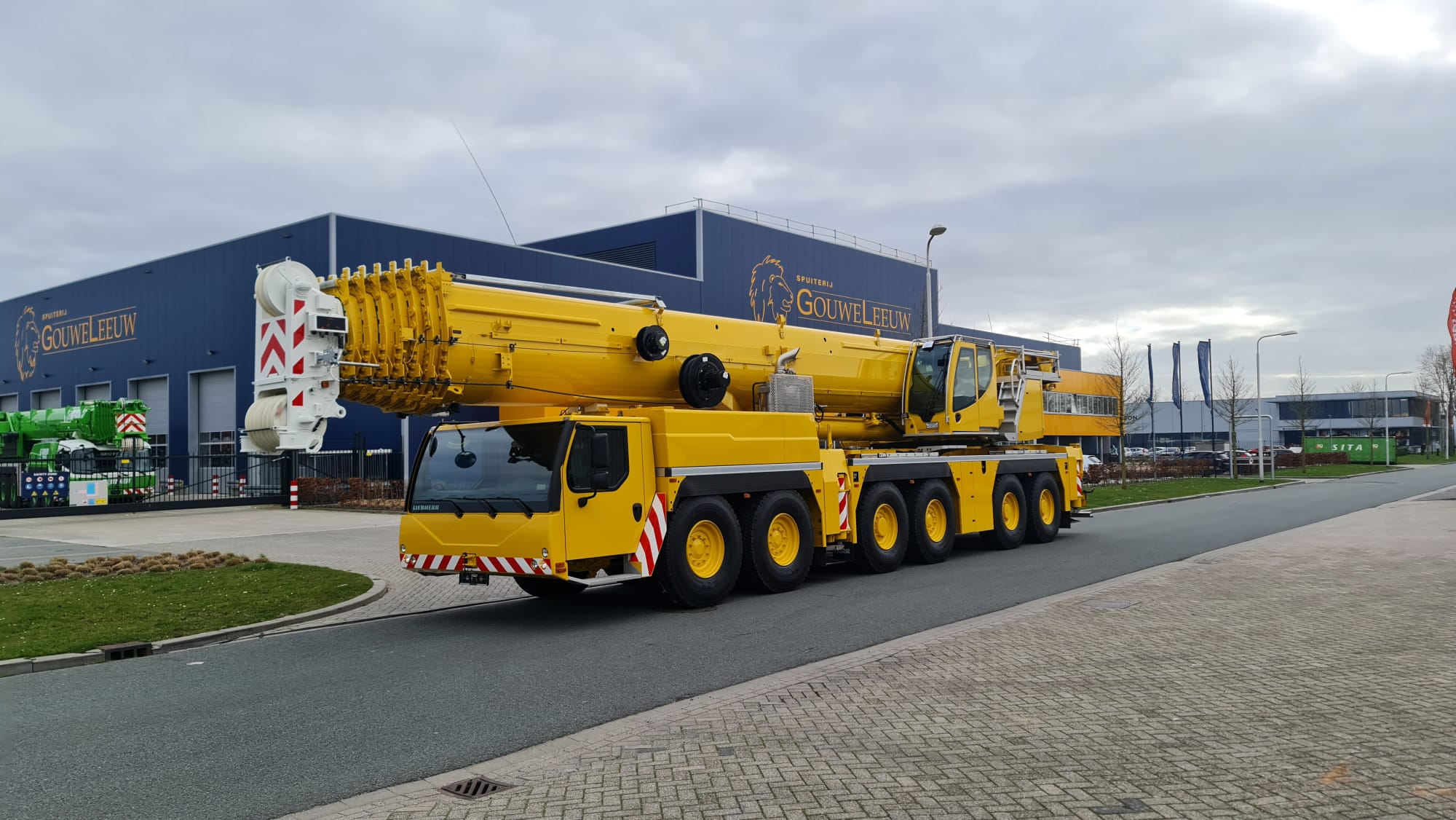 Request a quote without obligation for the painting of your telescopic crane